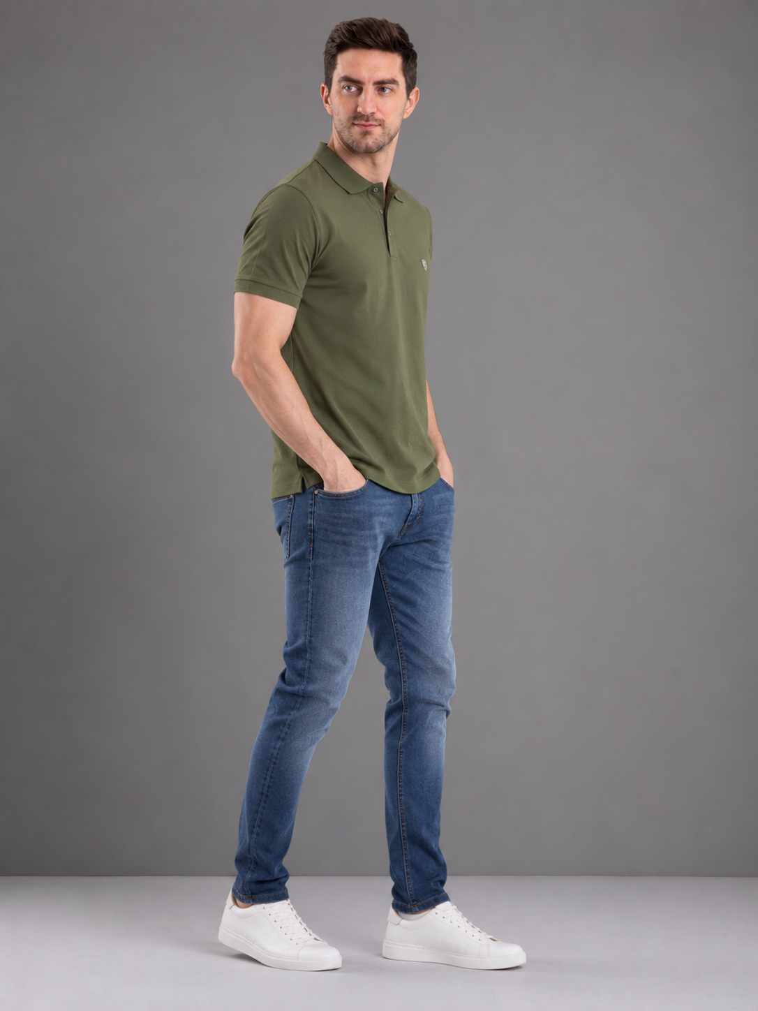 Men Green Color Solid Polo T-Shirt
