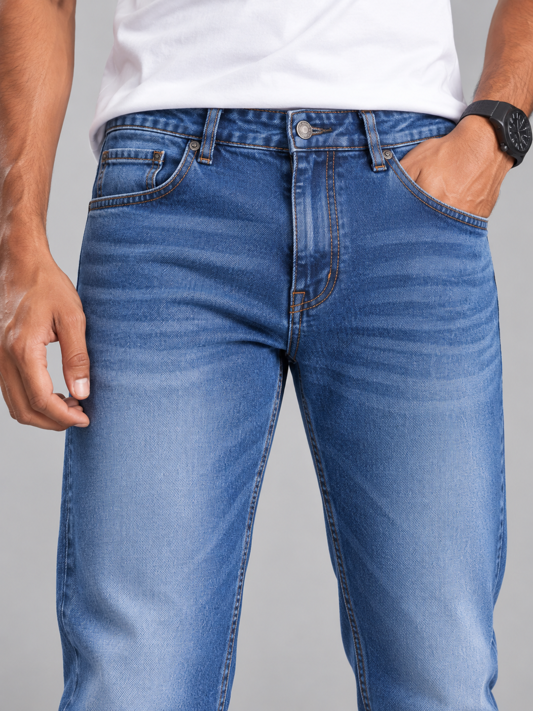 Men Straight Fit Mid Rise Denim Jeans