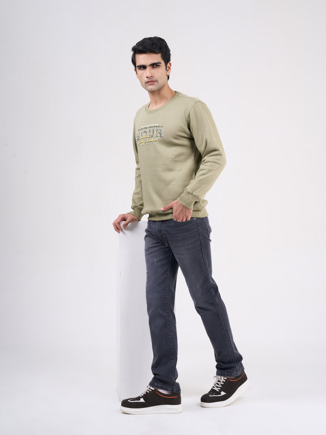 Men's Olive Solid Full Sleeves Sweatshirt