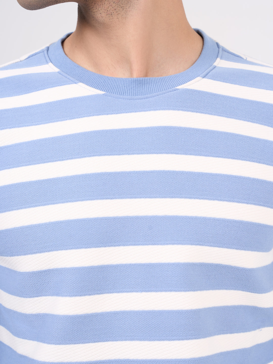 Men's Sky Blue Solid Full Sleeves Sweatshirt