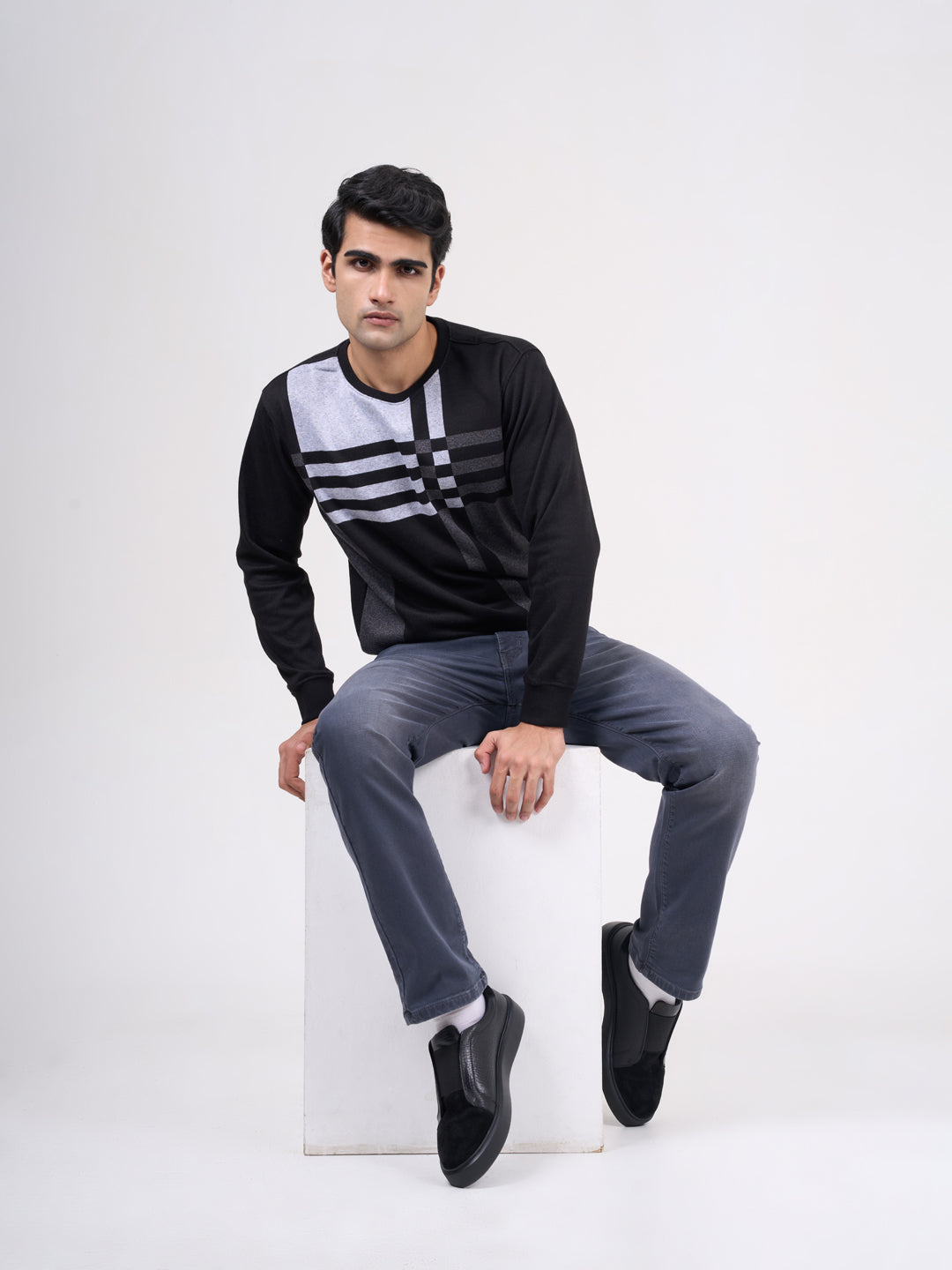 Men's Black Solid Full Sleeves Sweatshirt